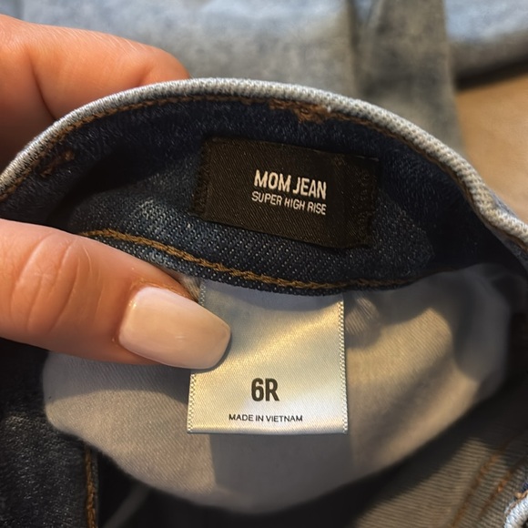 Express Mom Jean - SUPER HIGH RISE - 6 REGULAR - Picture 5 of 9